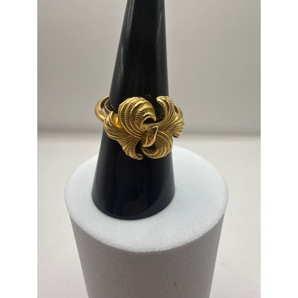Vintage Avon Gold Tone Textured Swirl Statement Ring Size 7.5